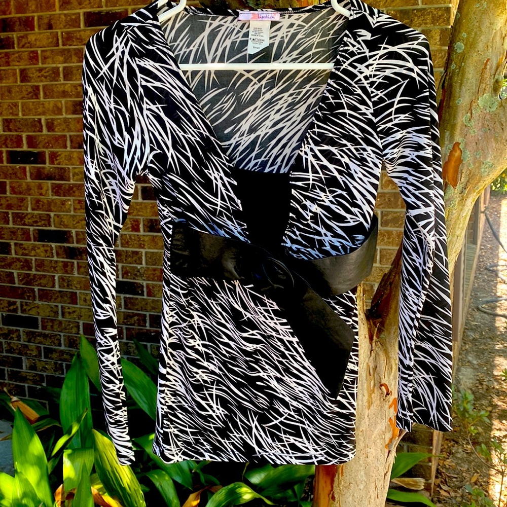 Cute belted top size S by lipstick 💄black and white